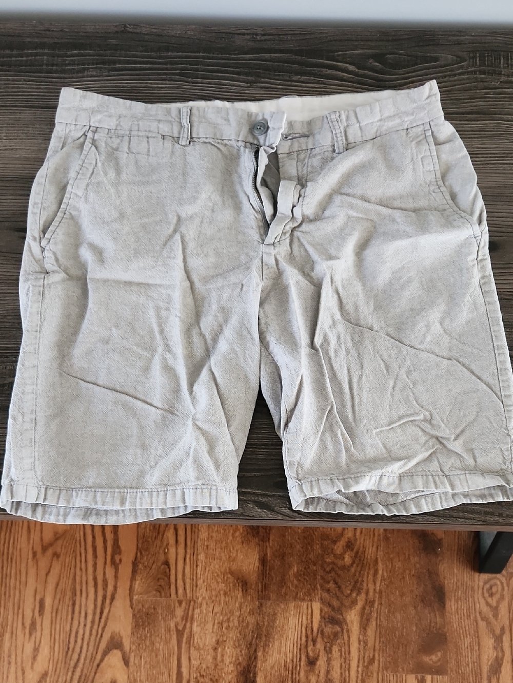 Old Navy Men's Light Gray Flat-Front Ultimate Slim Shorts